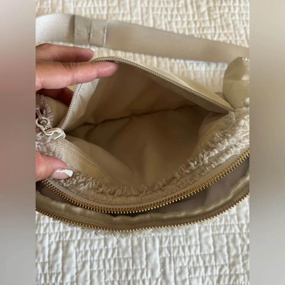 LULULEMON :: BELT BAG